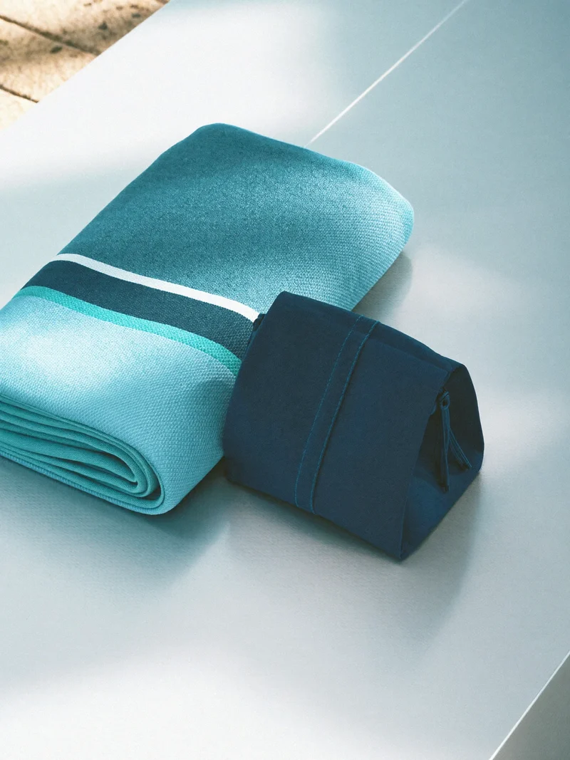 Illustrazione concept: telo texturizzato con pochette coordinata